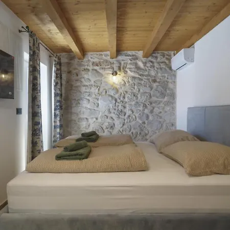 Willa Dalmatina Charming Stone House With Pool, 40 M From *