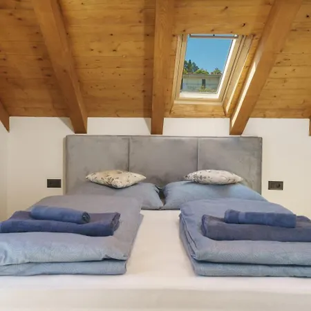 Willa Dalmatina Charming Stone House With Pool, 40 M From Tribalj